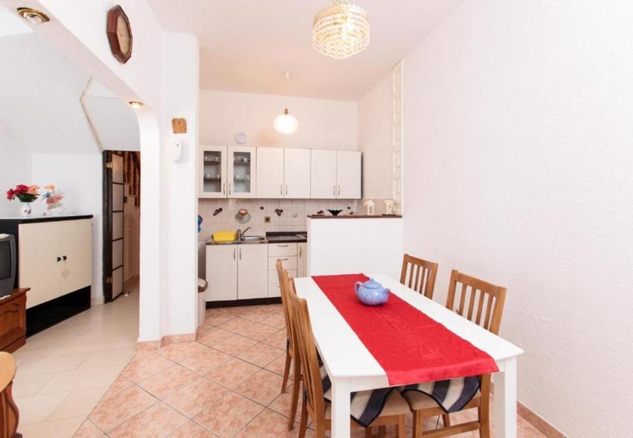 Apartment Knez 1 - 50 M From Beach Podstrana Buitenkant foto