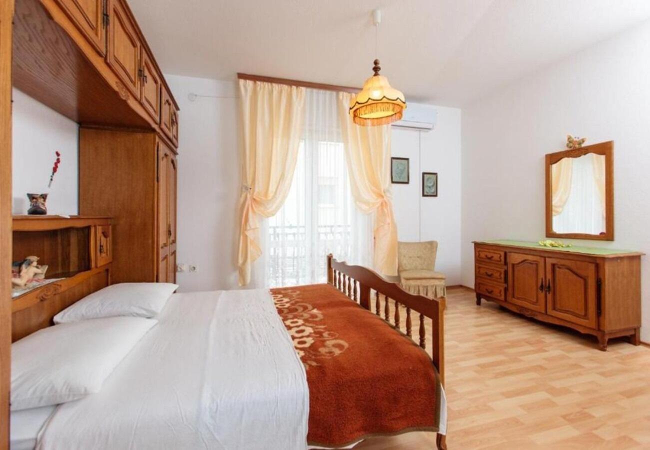 Apartment Knez 1 - 50 M From Beach Podstrana Buitenkant foto