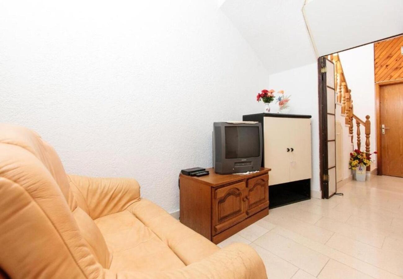 Apartment Knez 1 - 50 M From Beach Podstrana Buitenkant foto